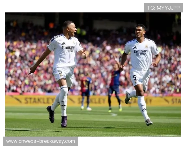 皇马安切洛蒂开发伪九号体系，贝林厄姆回撤策应成战术核心