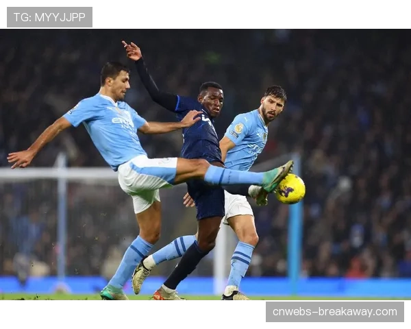 特写：曼城中场罗德里跑动覆盖图热区几乎覆盖整个中圈弧